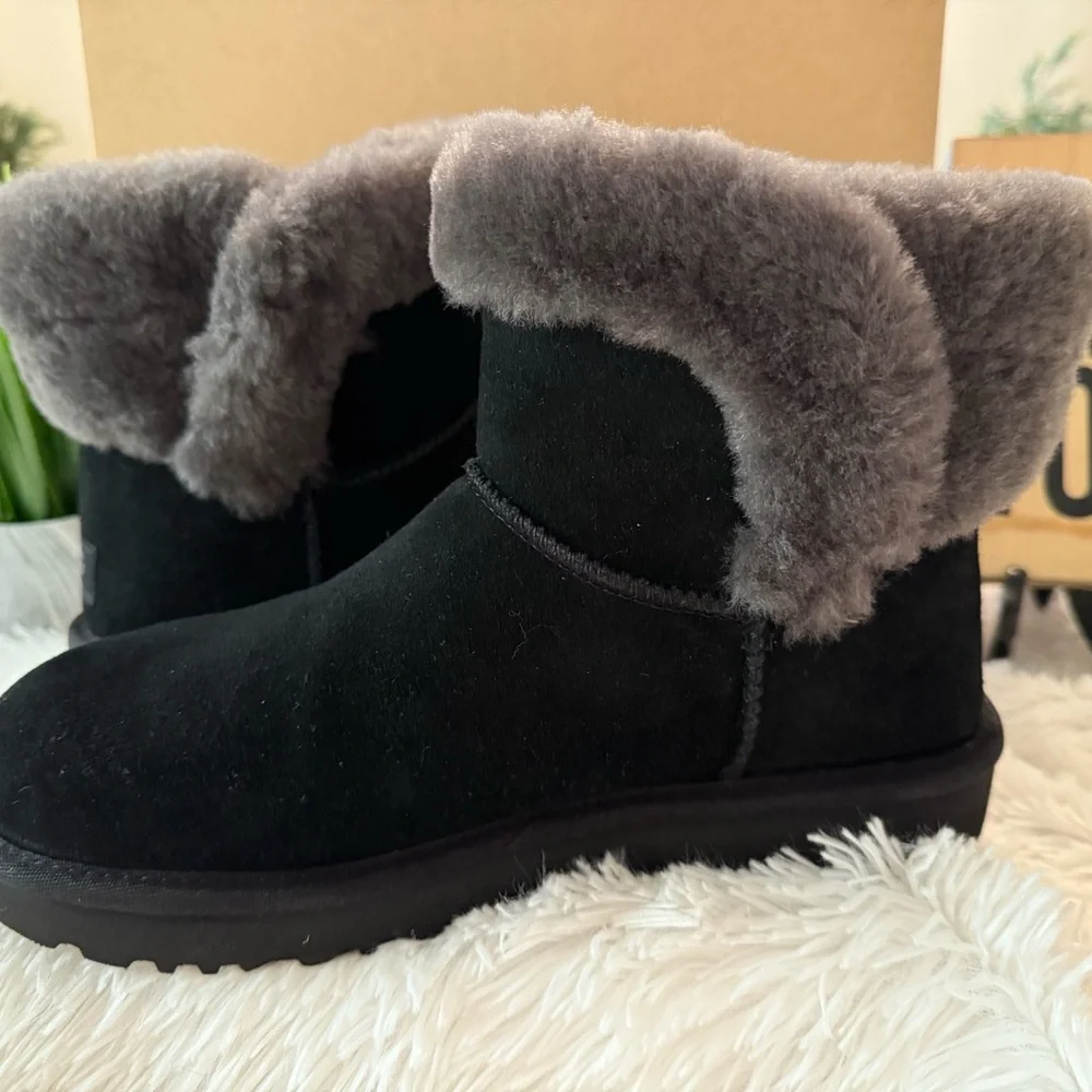 UGG Saniya Mini Bootie - Picture 2 of 13